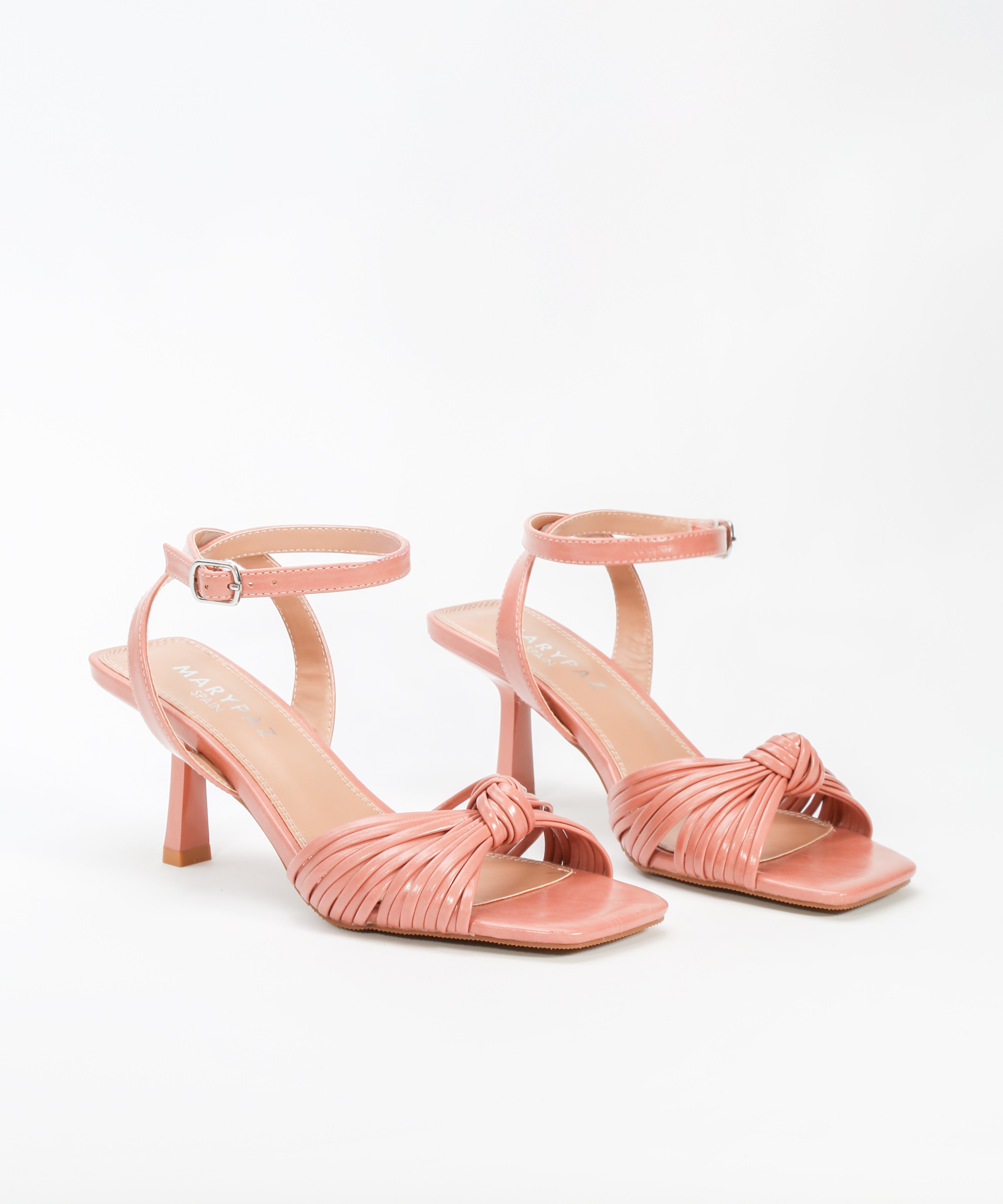 Sandalia tac&oacute;n fino nudo